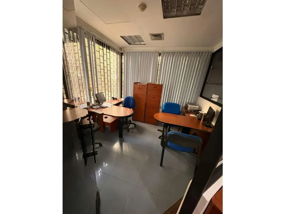 SE VENDE OFICINA EN LA AVENIDA FRANCISCO SOLANO - 6