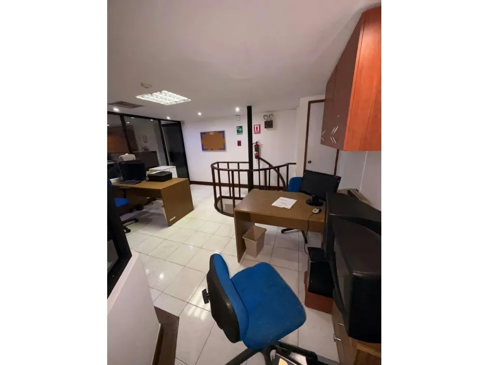 SE VENDE OFICINA EN LA AVENIDA FRANCISCO SOLANO - 9