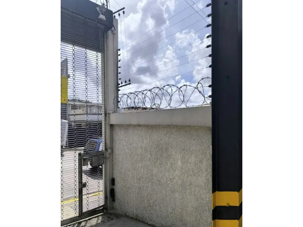 Se Vende Casa Comercial en Mariperez Av. principal - 16