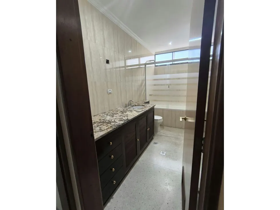 Se Vende Casa Comercial en Mariperez Av. principal - 9
