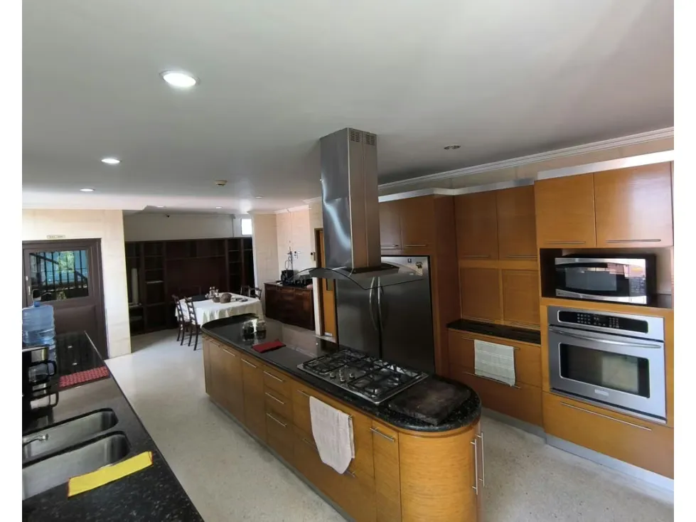 Se Vende Casa Comercial en Mariperez Av. principal - 10