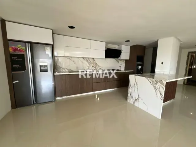En Venta Lujoso Apartamento en Manhattan Suites, Urbanización la Soledad de Maracay