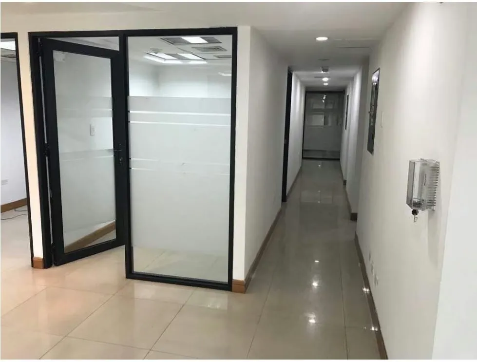Vendo/alquilo oficina 300+200m2 El Rosal 7452 - 13