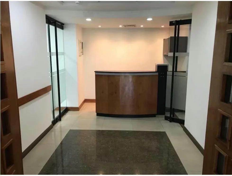 Vendo/alquilo oficina 300+200m2 El Rosal 7452 - 7