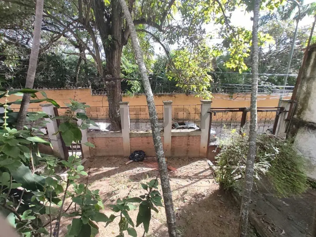 En venta casa para remodelar, con excelente ubicación en Los Palos Grandes - 3