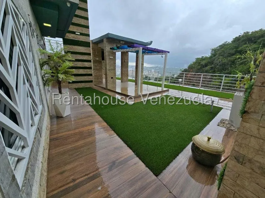 Townhouse (Duplex) en Venta en Colinas de Santa Monica, Distrito Metropolitano - 11