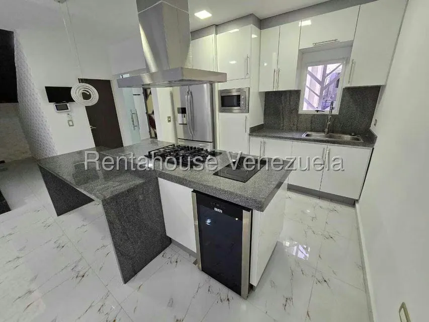 Townhouse (Duplex) en Venta en Colinas de Santa Monica, Distrito Metropolitano - 14