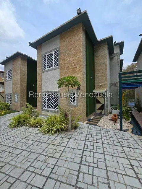 Townhouse (Duplex) en Venta en Colinas de Santa Monica, Distrito Metropolitano - 4