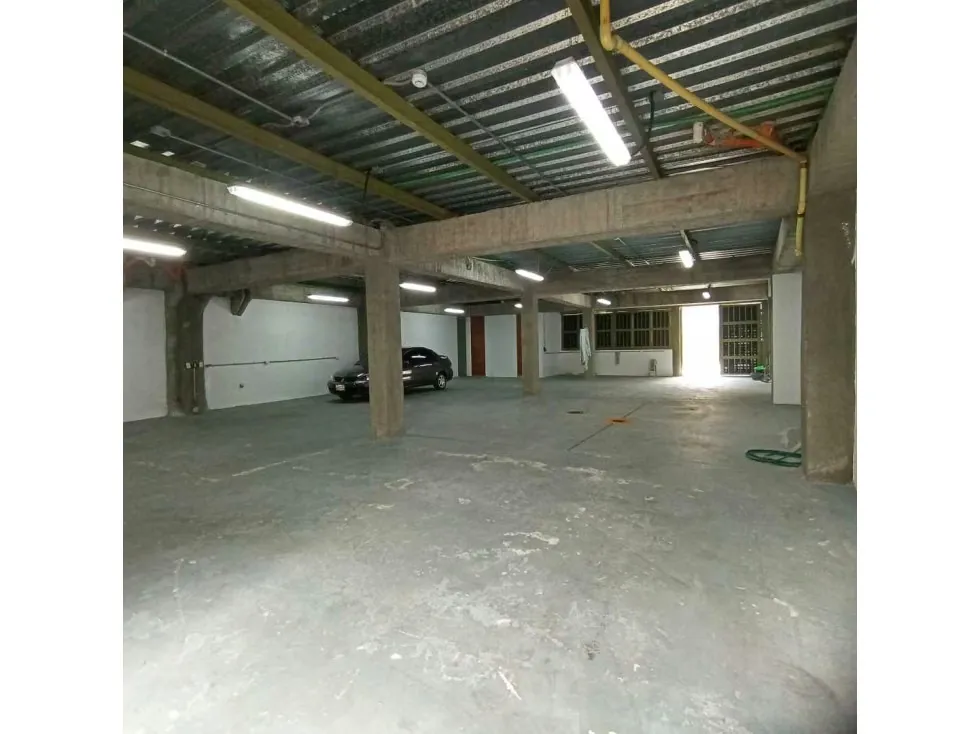 Alquilo local comercial 500m2 Pueblo del Hatillo 9812 - 13