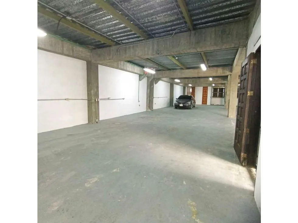 Alquilo local comercial 500m2 Pueblo del Hatillo 9812 - 15