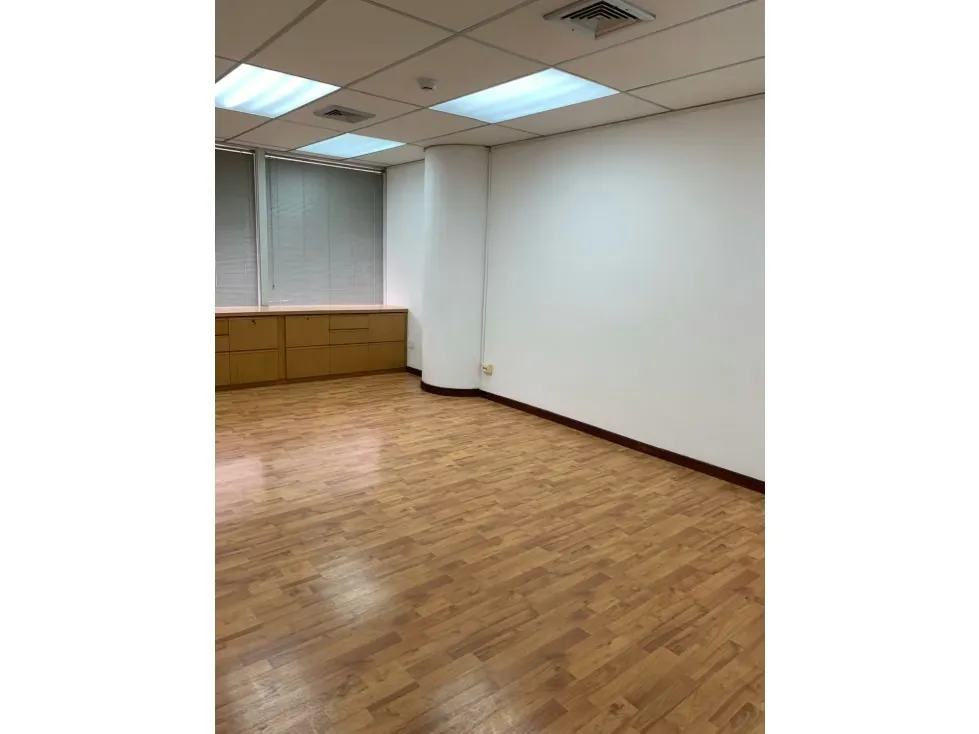 Se alquila oficina 150m2 Parque Cristal Los Palos Grandes 9022 - 11