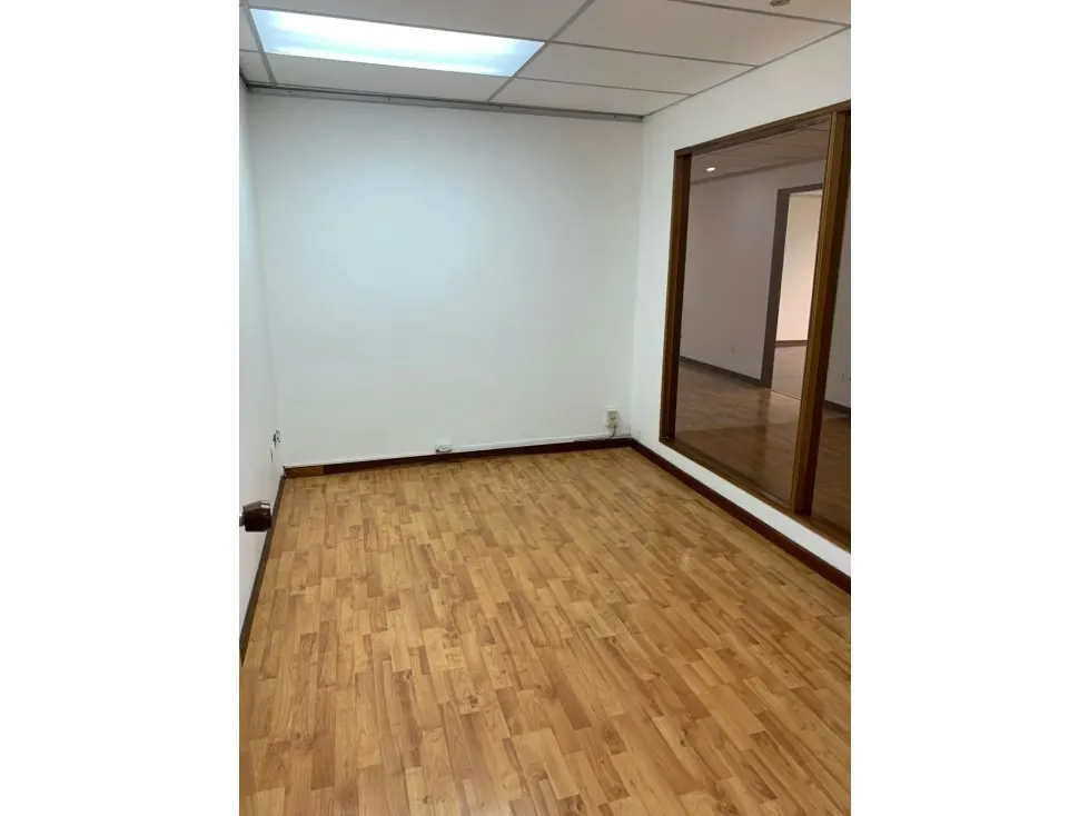 Se alquila oficina 150m2 Parque Cristal Los Palos Grandes 9022 - 13