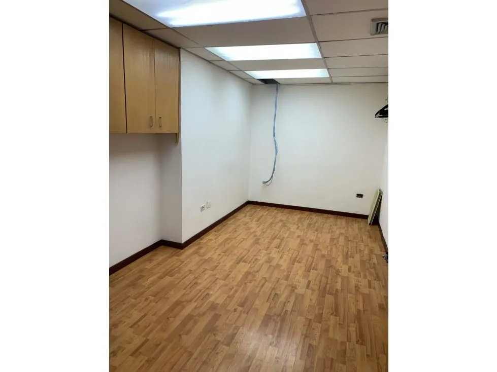 Se alquila oficina 150m2 Parque Cristal Los Palos Grandes 9022 - 14