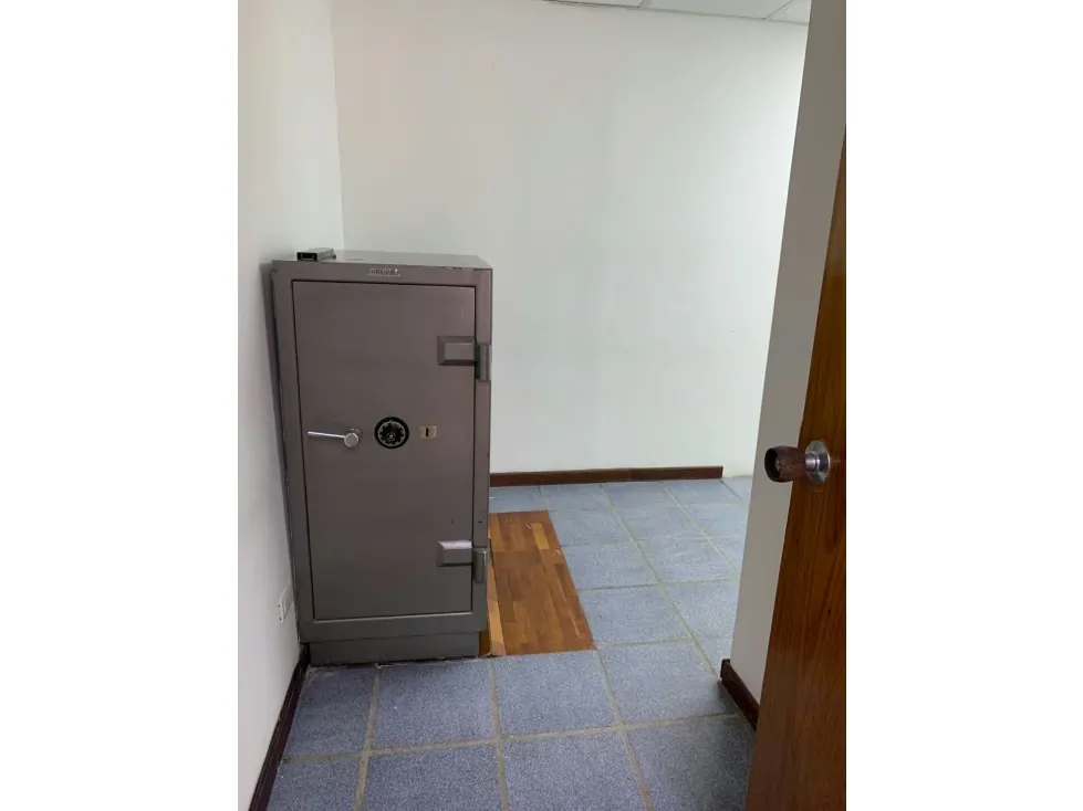 Se alquila oficina 150m2 Parque Cristal Los Palos Grandes 9022 - 17