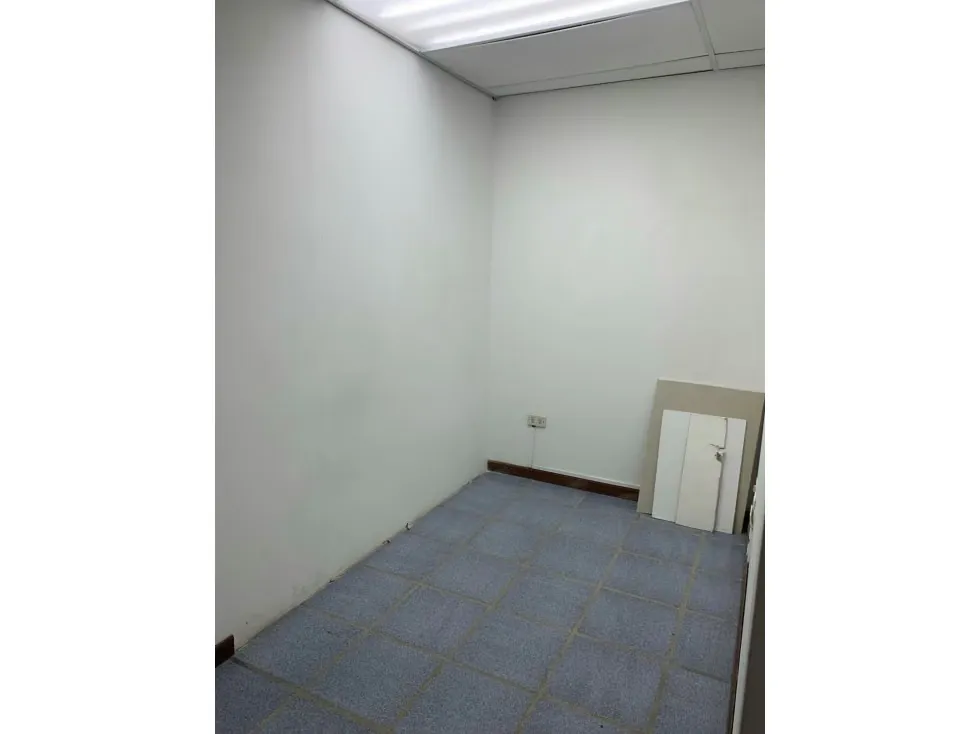 Se alquila oficina 150m2 Parque Cristal Los Palos Grandes 9022 - 18