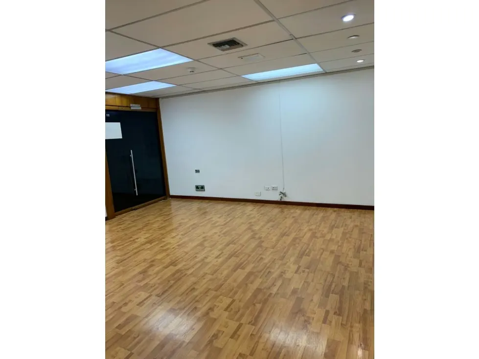 Se alquila oficina 150m2 Parque Cristal Los Palos Grandes 9022 - 3