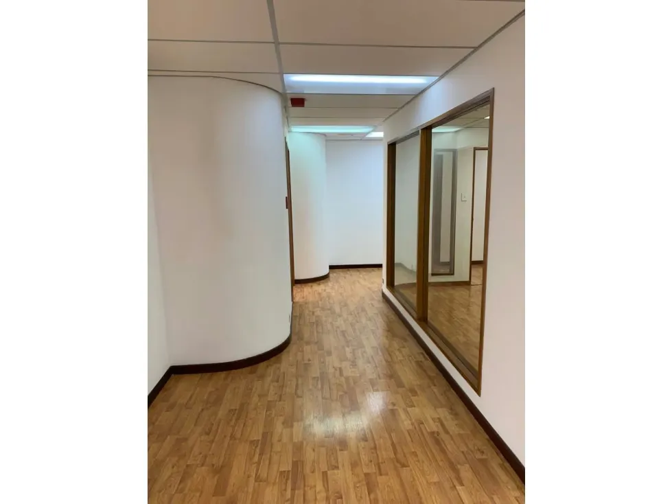 Se alquila oficina 150m2 Parque Cristal Los Palos Grandes 9022 - 6