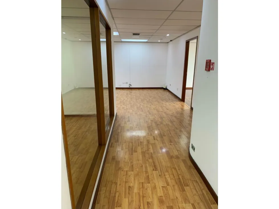 Se alquila oficina 150m2 Parque Cristal Los Palos Grandes 9022 - 9
