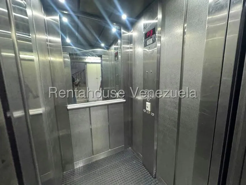Apartamento (1 Nivel) en Venta en Santa Monica, Distrito Metropolitano - 3