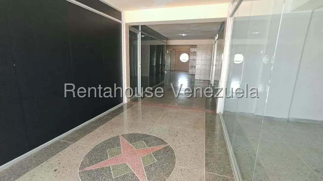 Local Comercial en Alquiler en Avenida Bolivar Norte, Carabobo - 2