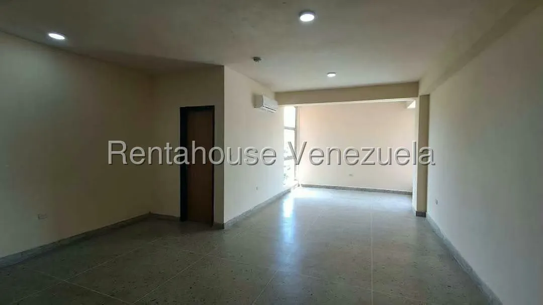 Local Comercial en Alquiler en Avenida Bolivar Norte, Carabobo - 4