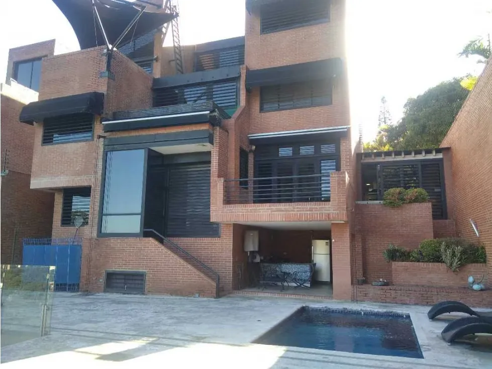 Venta Amplia casa amoblada 447m2 5h/6b/4p. Vizcaya. Mun Baruta