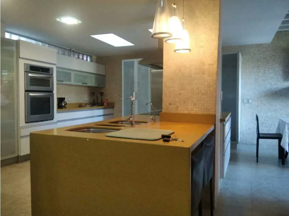 Venta Amplia casa amoblada 447m2 5h/6b/4p. Vizcaya. Mun Baruta - 7