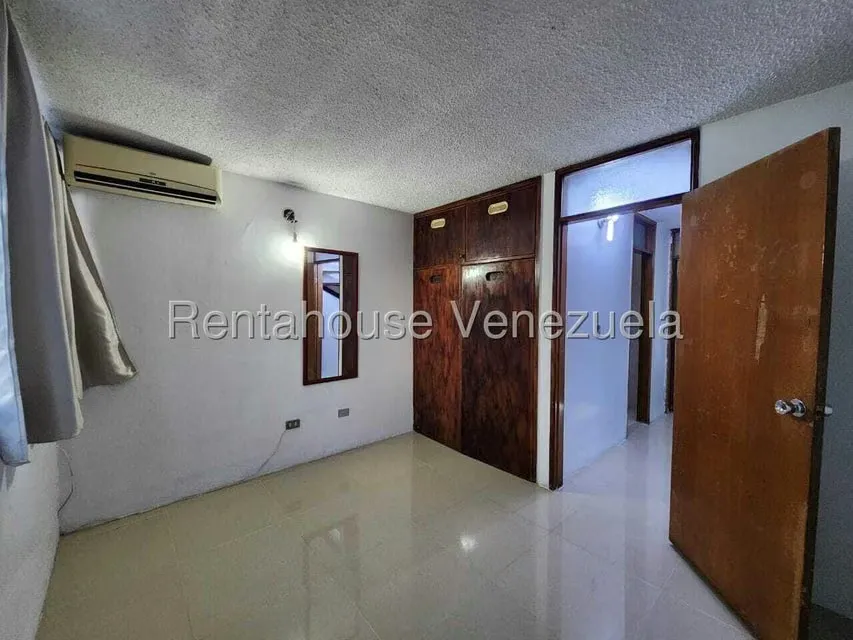 Apartamento (1 Nivel) en Alquiler en Almarriera, Lara - 16