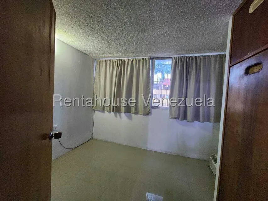Apartamento (1 Nivel) en Alquiler en Almarriera, Lara - 17