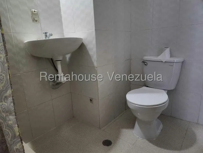 Apartamento (1 Nivel) en Alquiler en Almarriera, Lara - 21