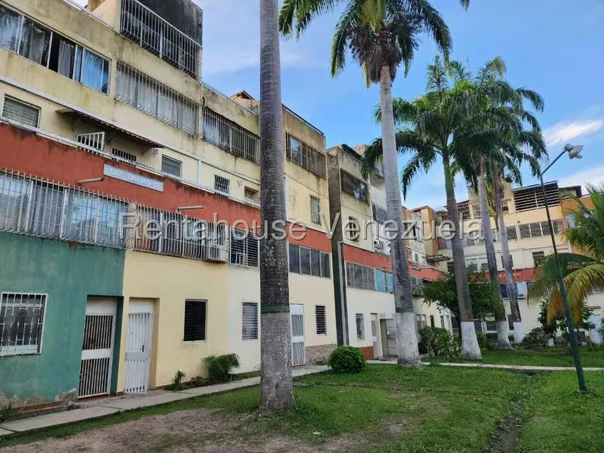Apartamento (1 Nivel) en Alquiler en Almarriera, Lara - 4