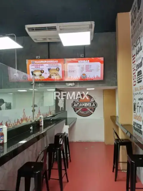 Oportunidad Única de Inversión: Edificación Comercial de Tradición en el Corazón de La Candelaria