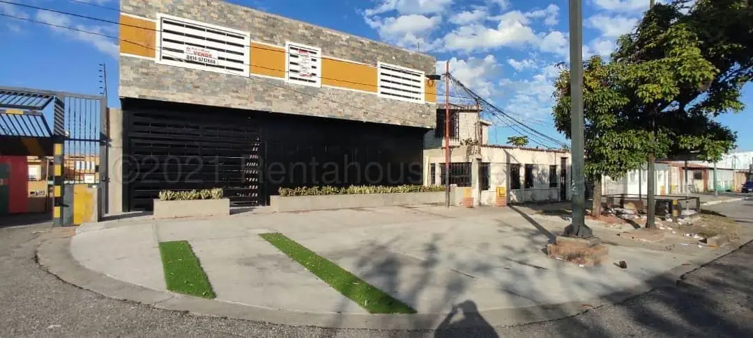 Edificio en Venta en Avenida Libertador, Lara - 28