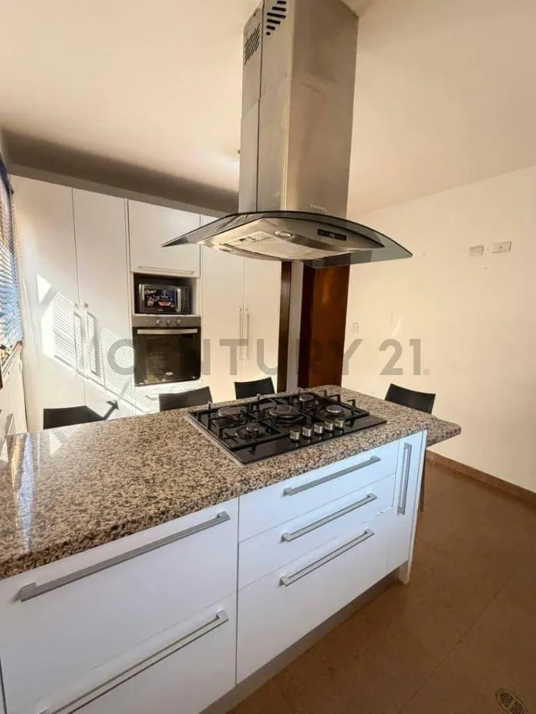 Amplia casa en alquiler en plena avenida de lecheria - 6