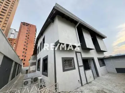 Venta de Casa Quinta con diseño arquitectónico, ubicada en la La Trigaleña Alta Valencia - 3