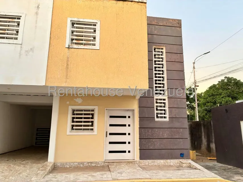 Townhouse (Duplex) en Alquiler en Calle Piar, Zulia - 11