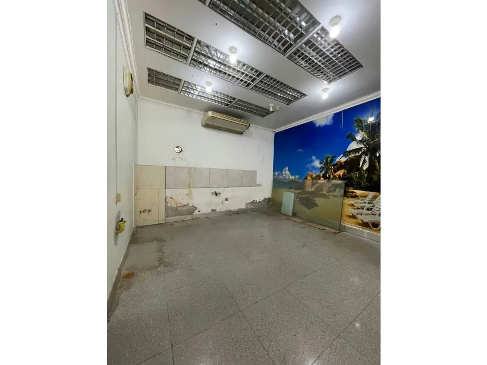 LOCAL COMERCIAL - AV. ROOSVELT - 160 Mts2 - 5