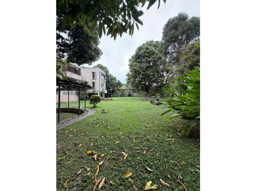 Se Vende edificio 1450m² const + 3700 terr 8h+s/8.5b+s/12p Los Chorros - 36