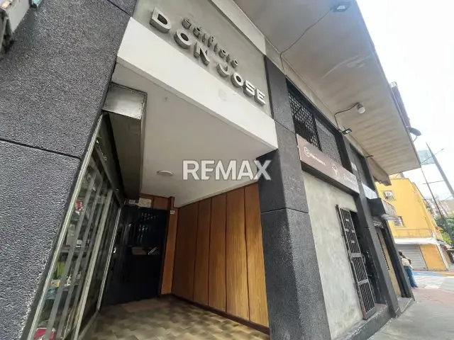 En alquiler apartamento amoblado ETIQUETA VERDE en el casco de Chacao, balcon con hermosa vista y 1 puesto de estacionamiento - 2