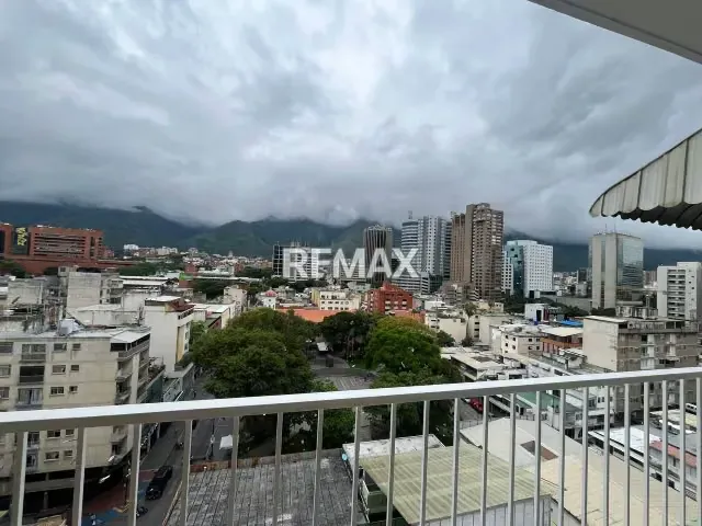 En alquiler apartamento amoblado ETIQUETA VERDE en el casco de Chacao, balcon con hermosa vista y 1 puesto de estacionamiento - 7