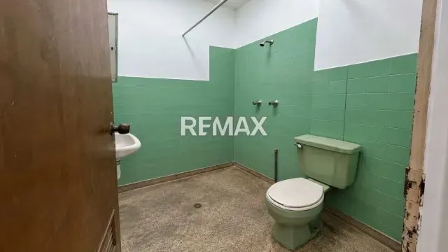 Local comercial en Alquiler, cerca de la Av. Fuerzas Armadas, Altagracia, Caracas - 11