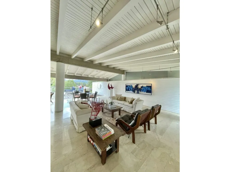 En venta casa 900m2 5h+2s/5.5+s/6p La Lagunita
