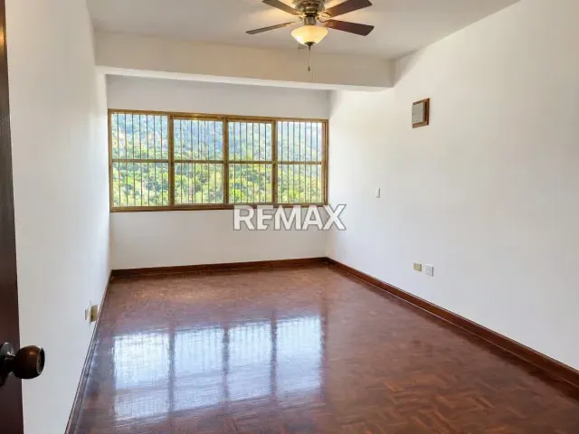 Amplia casa en venta en Las Esmeraldas – La Tahona, con terrazas y vista panorámica - 14