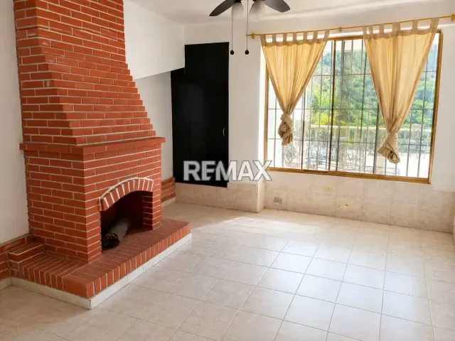 Amplia casa en venta en Las Esmeraldas – La Tahona, con terrazas y vista panorámica - 16