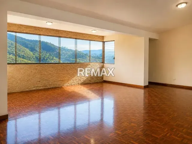 Amplia casa en venta en Las Esmeraldas – La Tahona, con terrazas y vista panorámica - 4