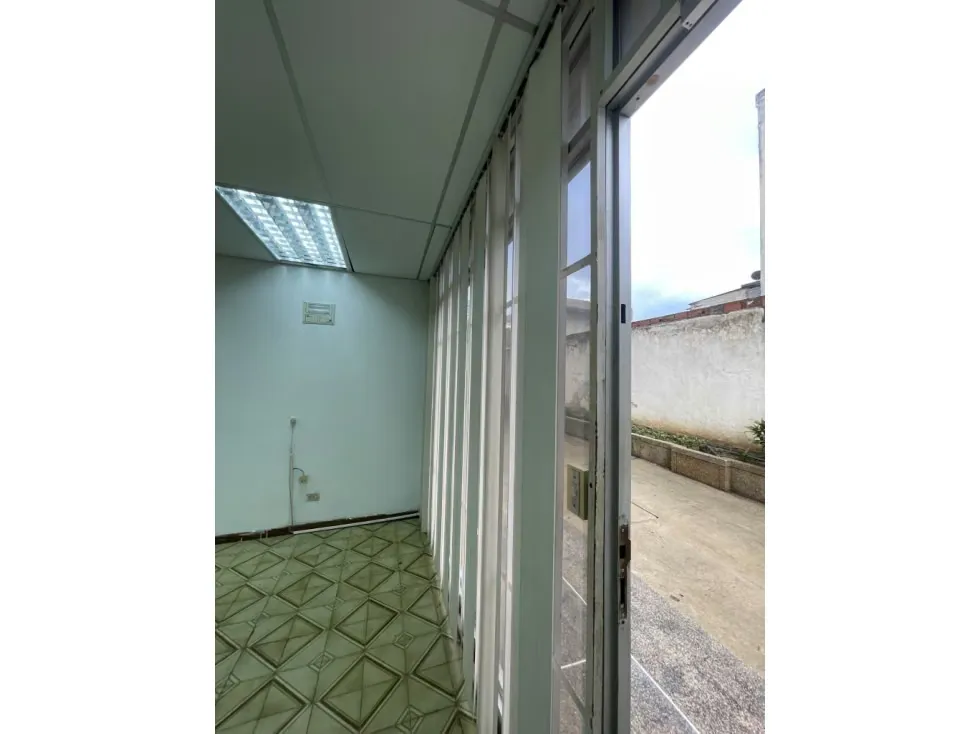Se alquila local 34m2 Alta Florida 3585 - 6