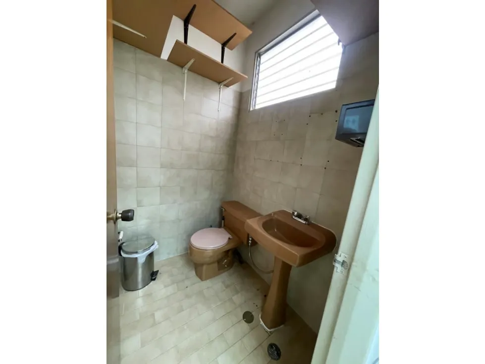 Se alquila local 34m2 Alta Florida 3585 - 8