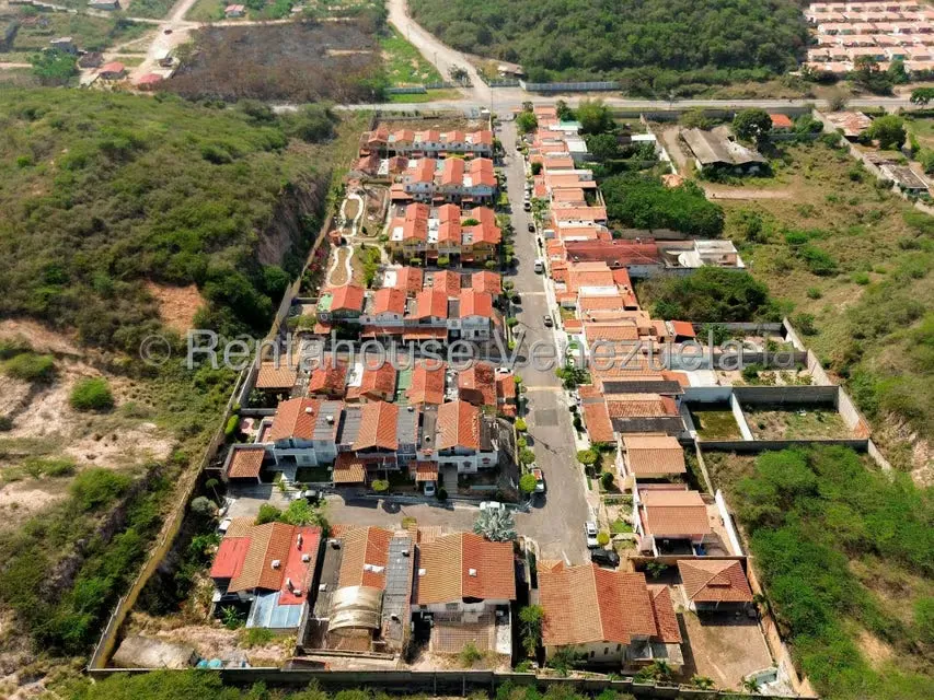 Casa (Duplex) en Venta en Parroquia Santa Rosa, Lara - 2