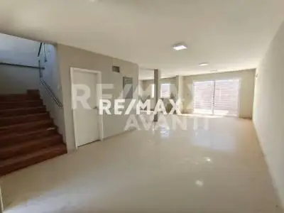 TownHouse, Puerta maraven.
