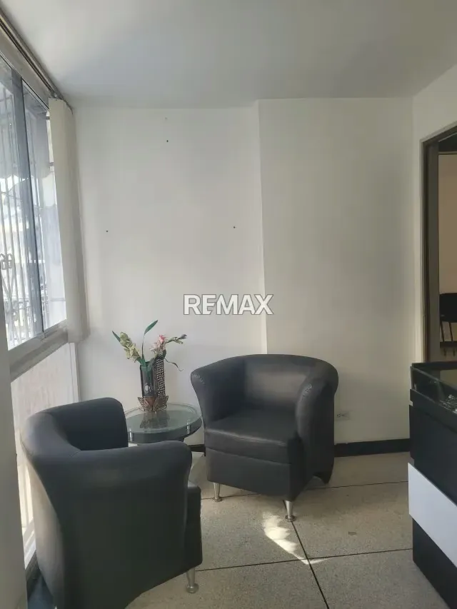 OFICINA EJECUTIVA, EN VENTA, EN ZONA ESTRATÉGICA DE LOS DOS CAMINOS